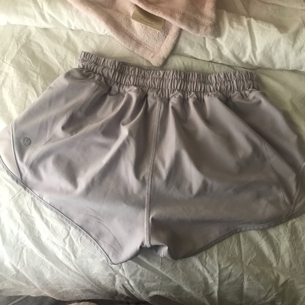 lululemon hotty hot 2.5 shorts